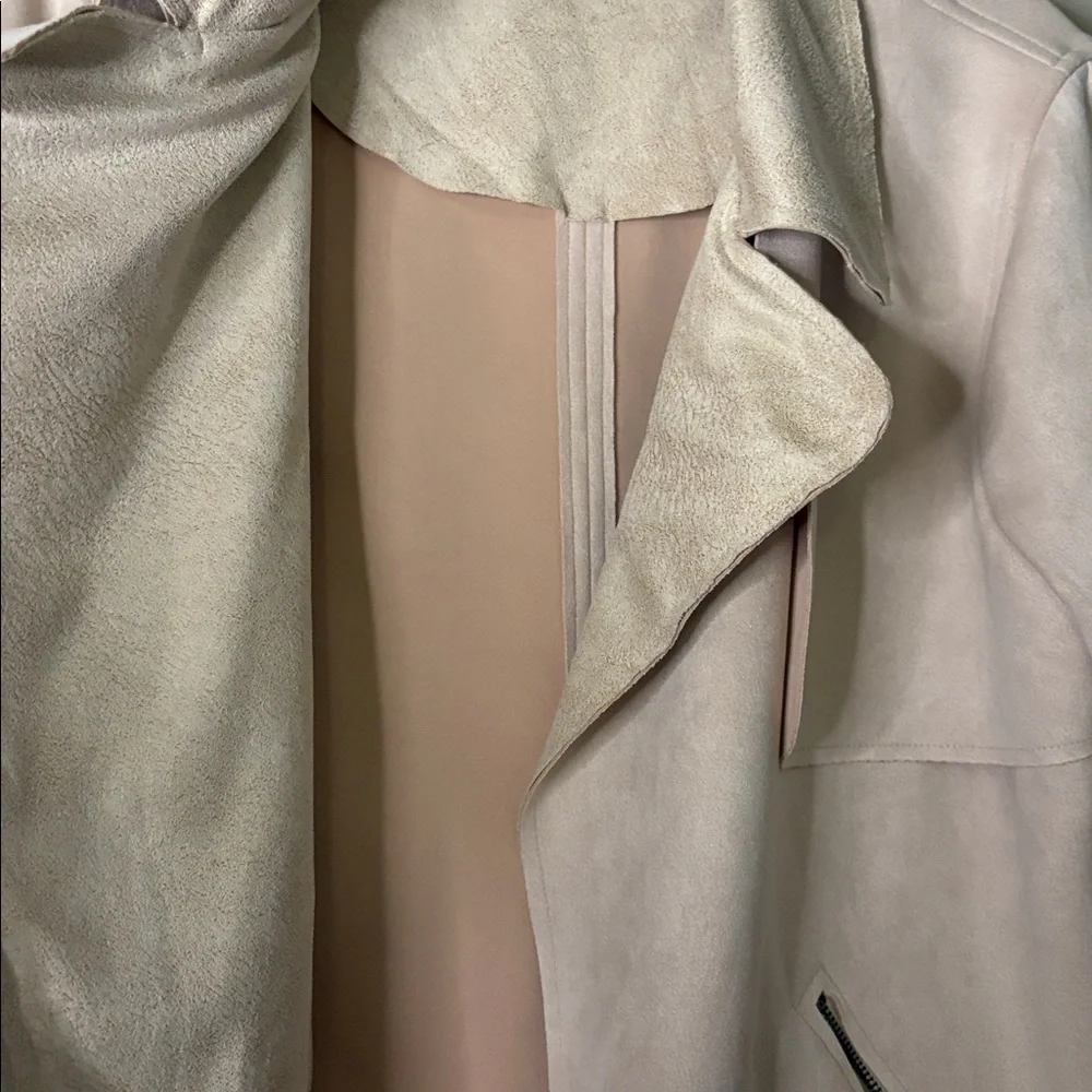 Hem & Thread Cream Textured Jacket extremely soft - Picture 3 of 10
